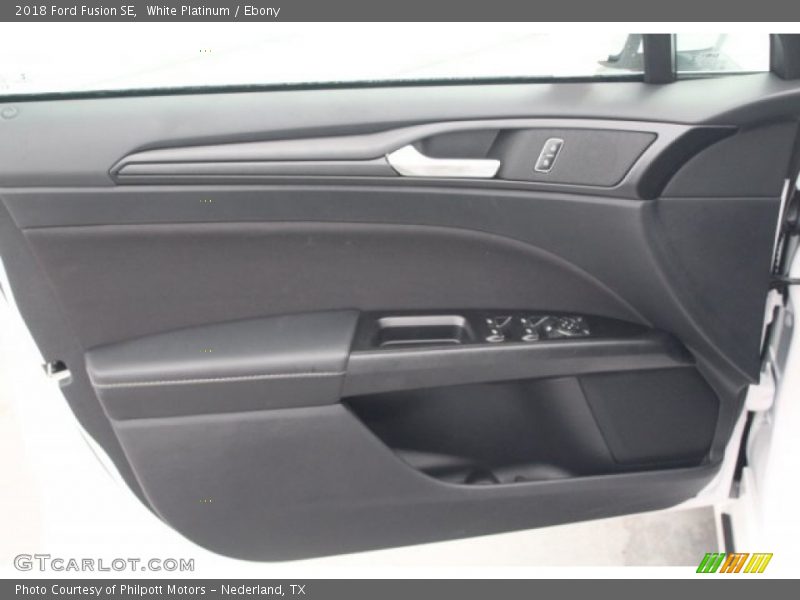 White Platinum / Ebony 2018 Ford Fusion SE