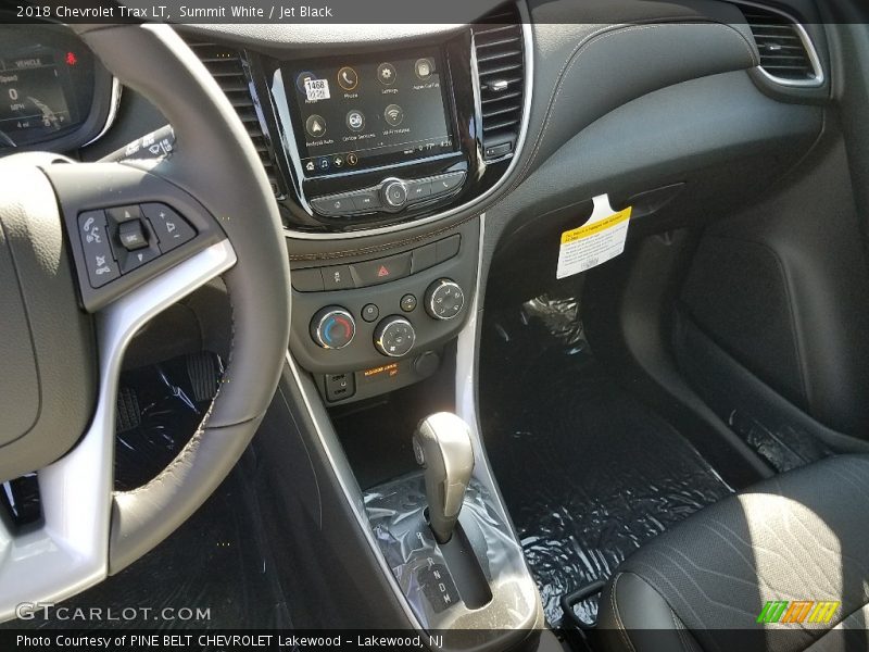 Summit White / Jet Black 2018 Chevrolet Trax LT