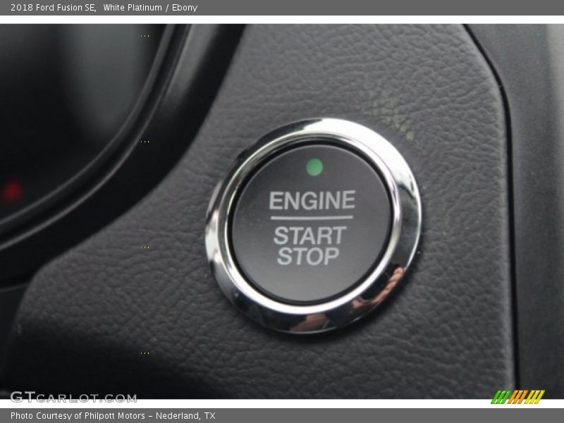 White Platinum / Ebony 2018 Ford Fusion SE