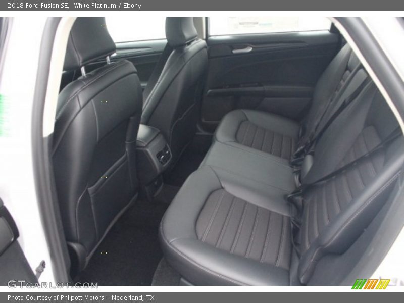 White Platinum / Ebony 2018 Ford Fusion SE