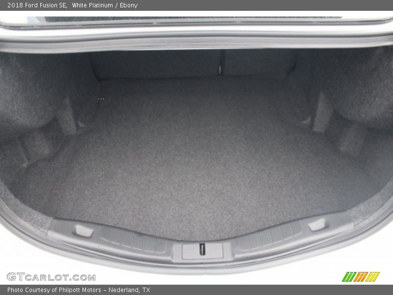 White Platinum / Ebony 2018 Ford Fusion SE