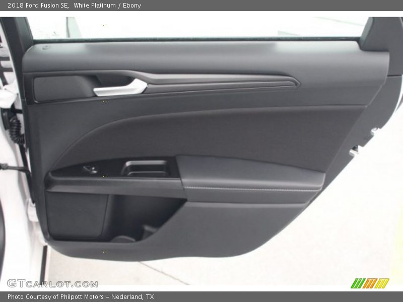 White Platinum / Ebony 2018 Ford Fusion SE