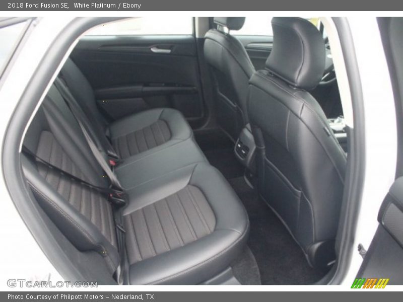White Platinum / Ebony 2018 Ford Fusion SE