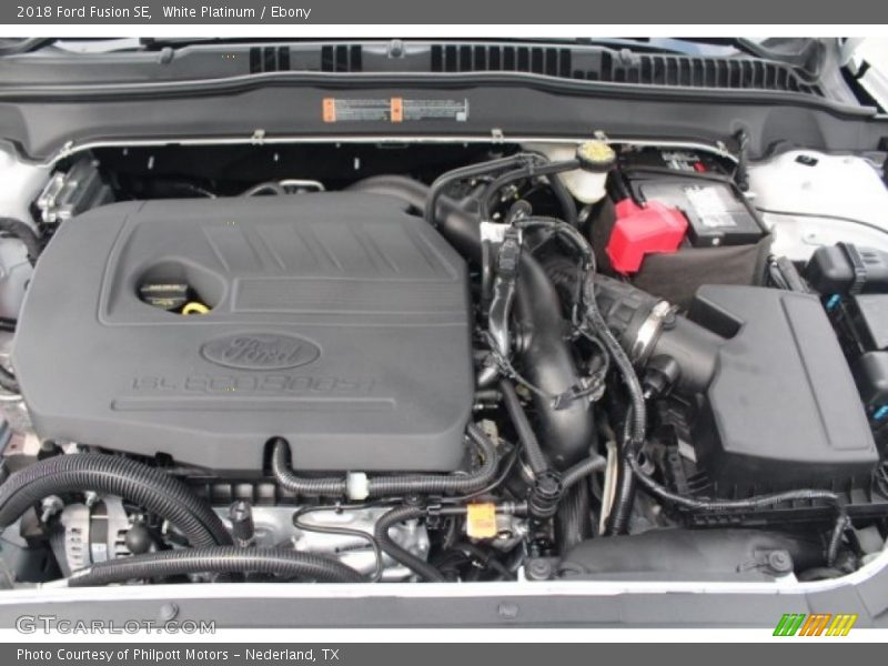 White Platinum / Ebony 2018 Ford Fusion SE