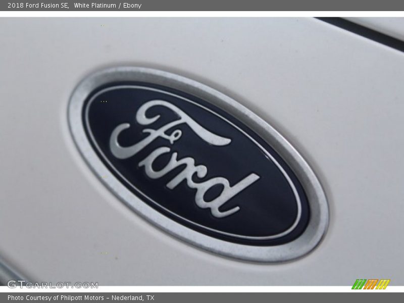 White Platinum / Ebony 2018 Ford Fusion SE