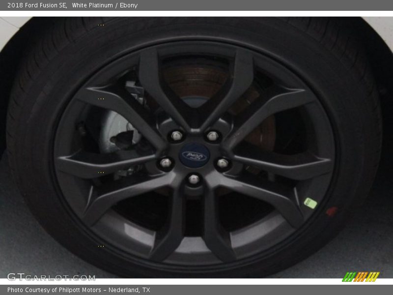 White Platinum / Ebony 2018 Ford Fusion SE