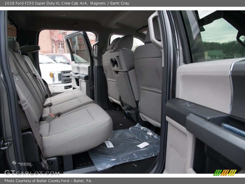 Magnetic / Earth Gray 2018 Ford F250 Super Duty XL Crew Cab 4x4