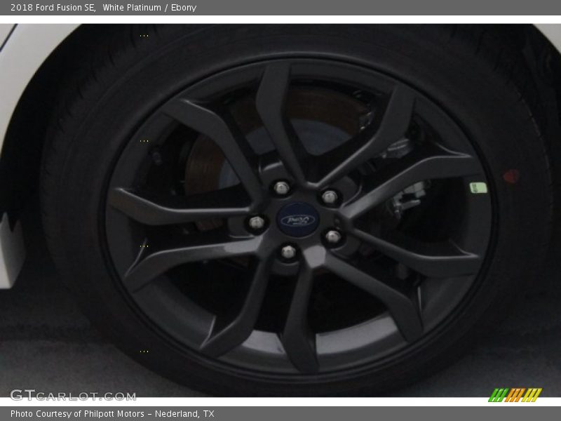 White Platinum / Ebony 2018 Ford Fusion SE