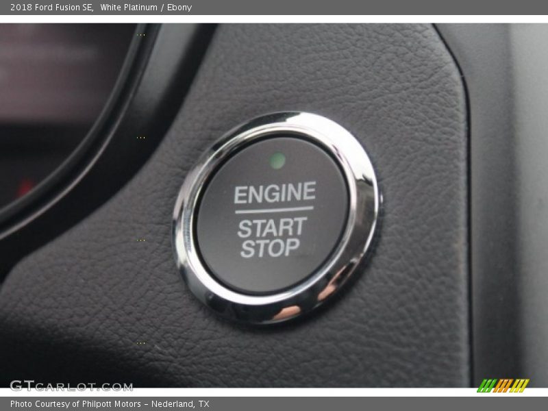 White Platinum / Ebony 2018 Ford Fusion SE