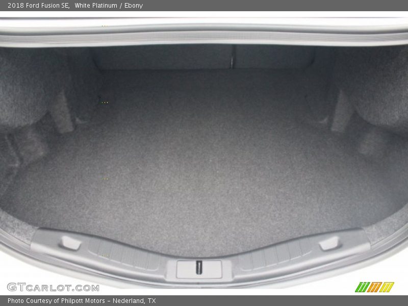 White Platinum / Ebony 2018 Ford Fusion SE