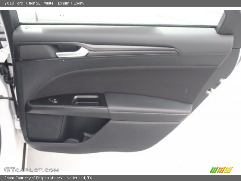 White Platinum / Ebony 2018 Ford Fusion SE