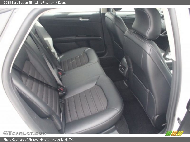 White Platinum / Ebony 2018 Ford Fusion SE