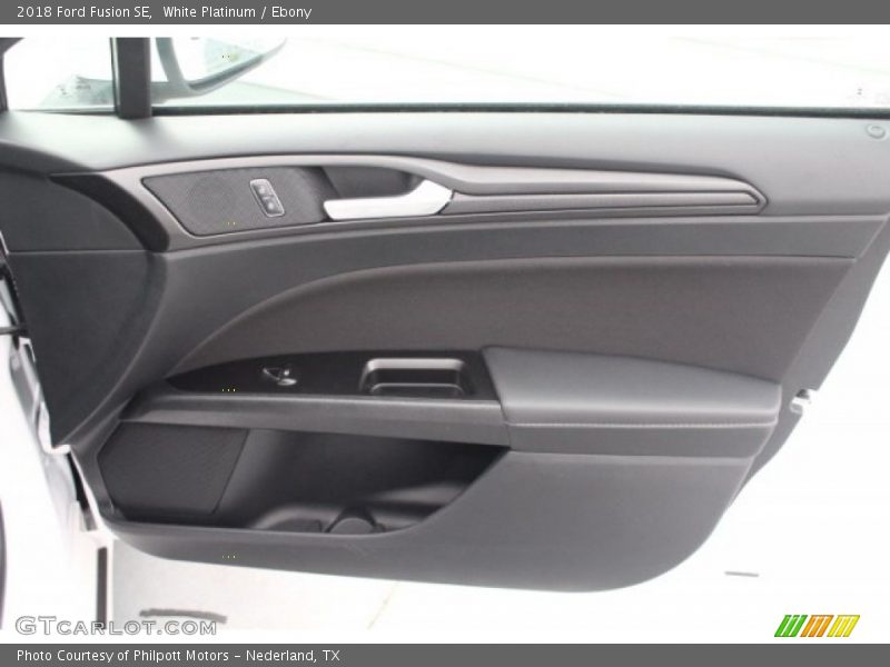 White Platinum / Ebony 2018 Ford Fusion SE