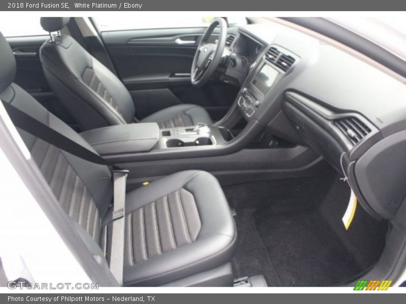 White Platinum / Ebony 2018 Ford Fusion SE