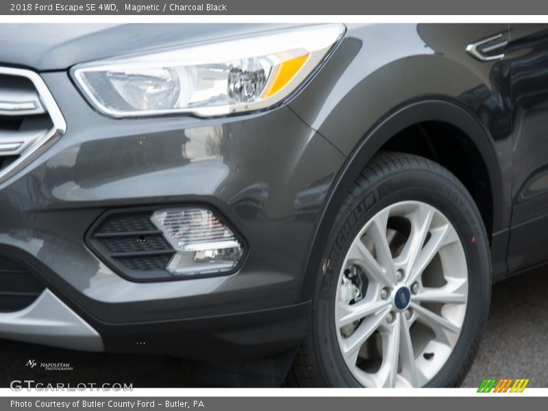 Magnetic / Charcoal Black 2018 Ford Escape SE 4WD