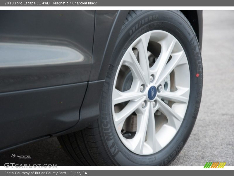 Magnetic / Charcoal Black 2018 Ford Escape SE 4WD