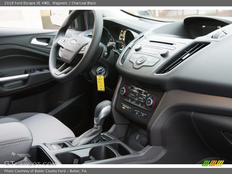 Magnetic / Charcoal Black 2018 Ford Escape SE 4WD