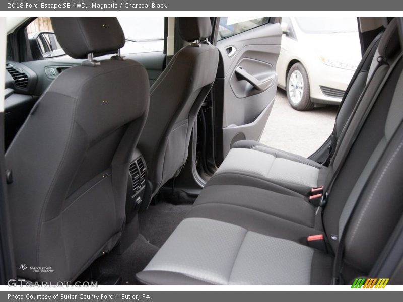 Magnetic / Charcoal Black 2018 Ford Escape SE 4WD