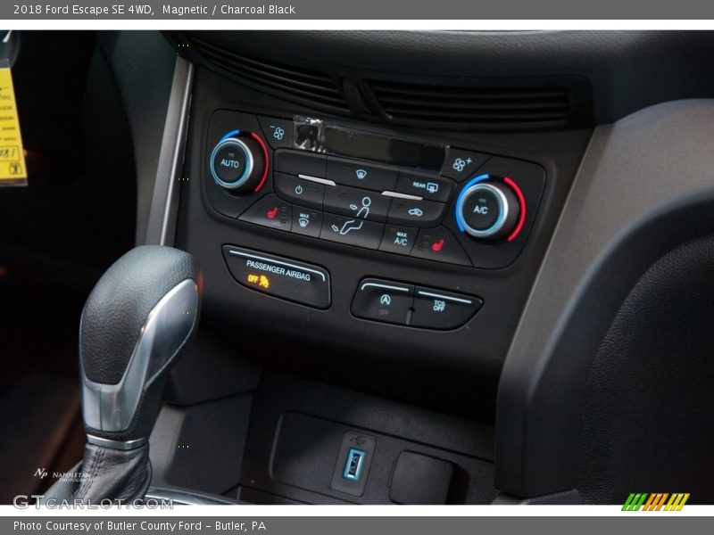 Magnetic / Charcoal Black 2018 Ford Escape SE 4WD