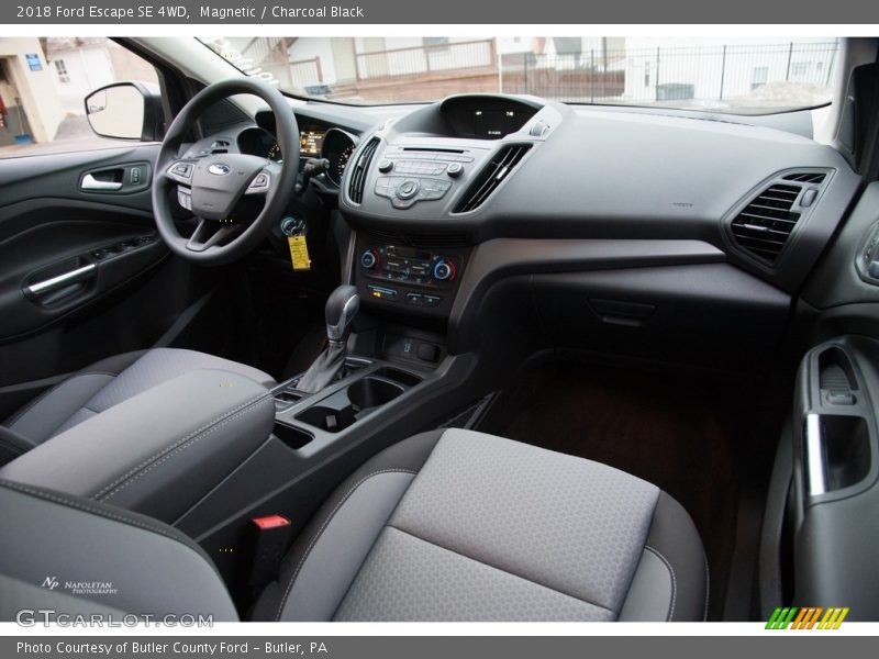Magnetic / Charcoal Black 2018 Ford Escape SE 4WD