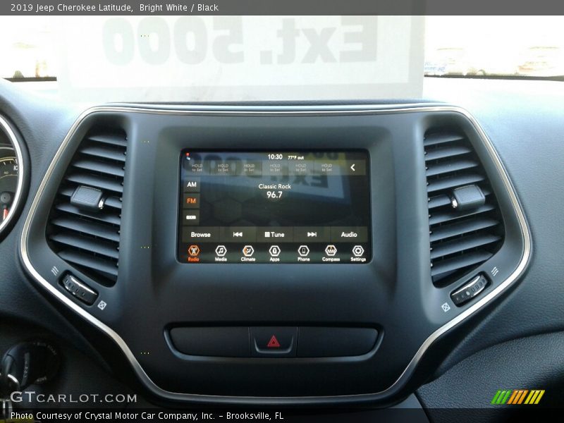 Bright White / Black 2019 Jeep Cherokee Latitude