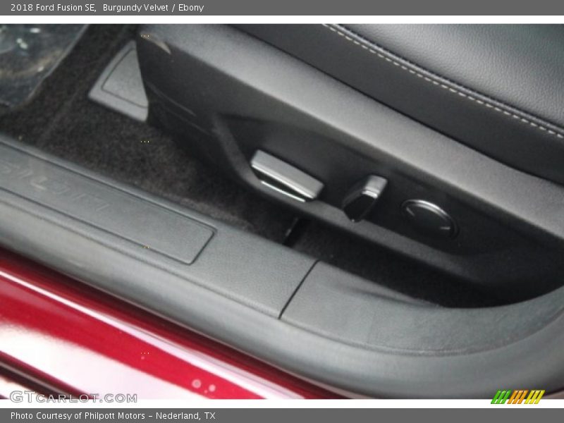 Burgundy Velvet / Ebony 2018 Ford Fusion SE