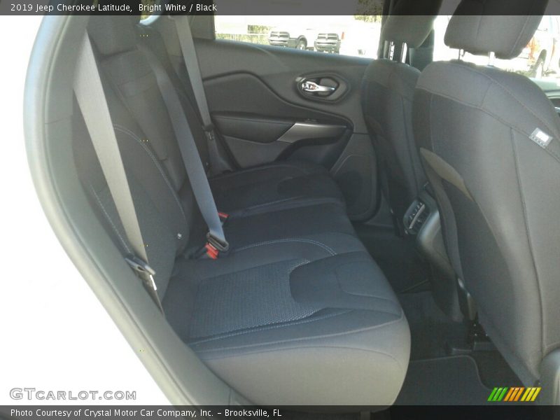 Bright White / Black 2019 Jeep Cherokee Latitude