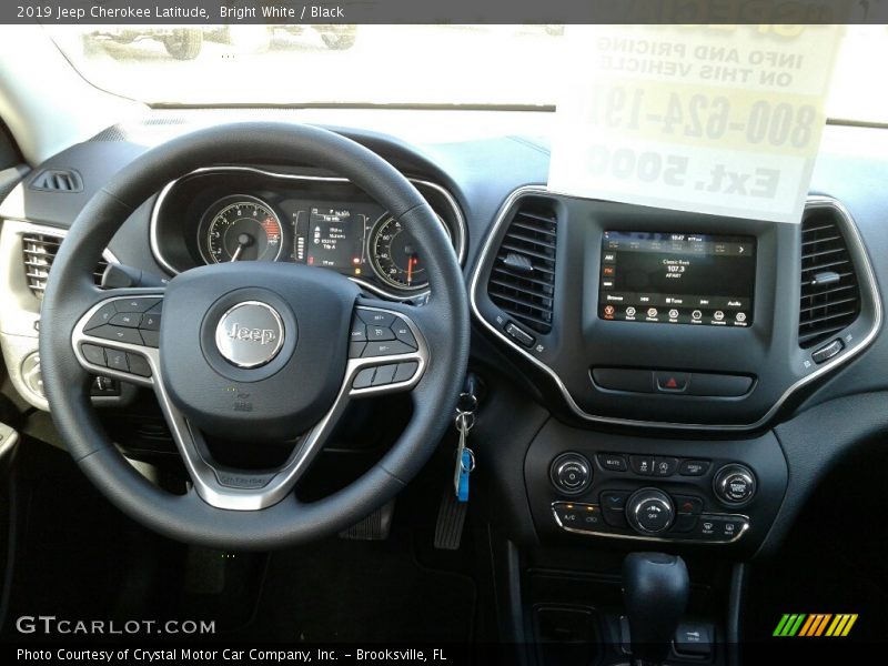 Bright White / Black 2019 Jeep Cherokee Latitude