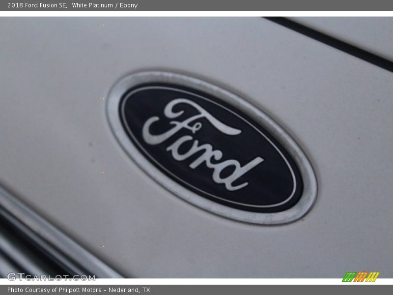 White Platinum / Ebony 2018 Ford Fusion SE