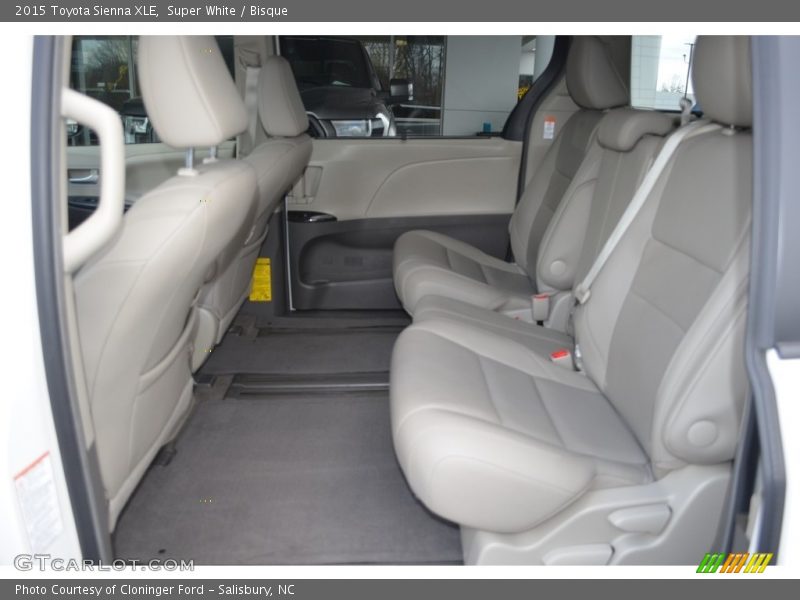Super White / Bisque 2015 Toyota Sienna XLE