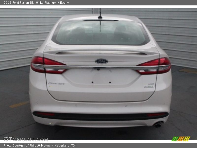 White Platinum / Ebony 2018 Ford Fusion SE