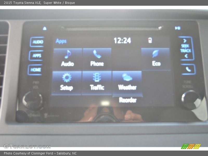 Super White / Bisque 2015 Toyota Sienna XLE