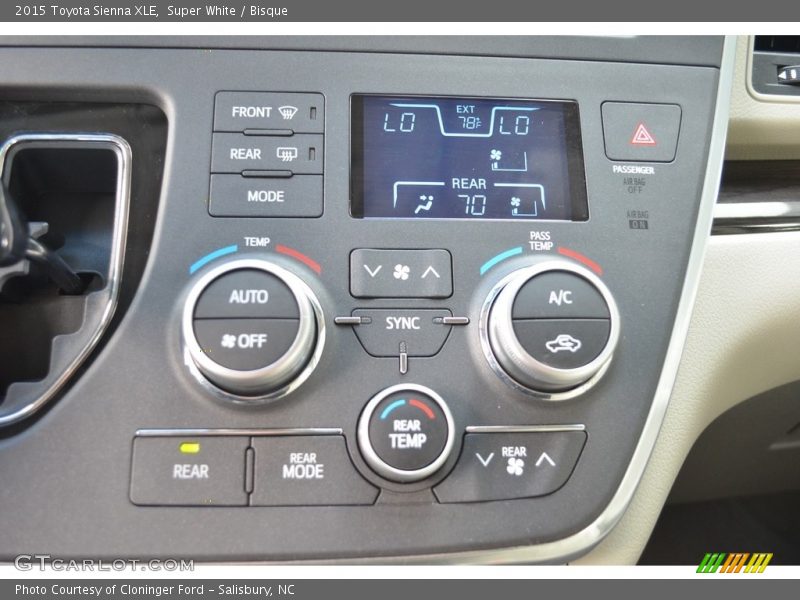 Super White / Bisque 2015 Toyota Sienna XLE