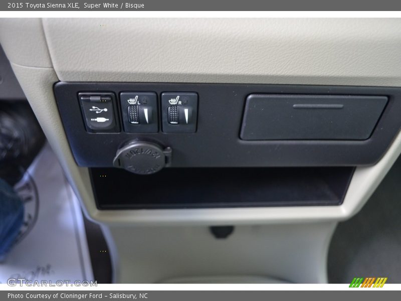 Super White / Bisque 2015 Toyota Sienna XLE