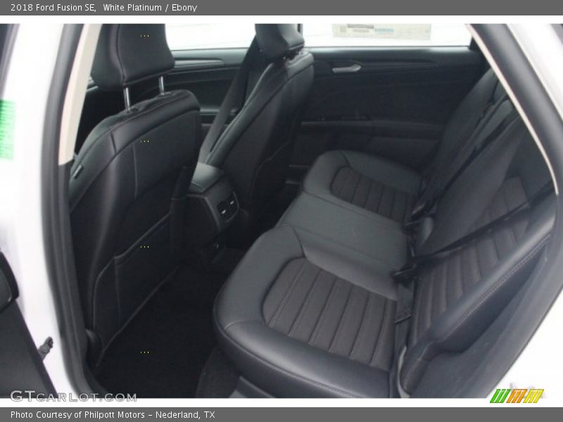 White Platinum / Ebony 2018 Ford Fusion SE
