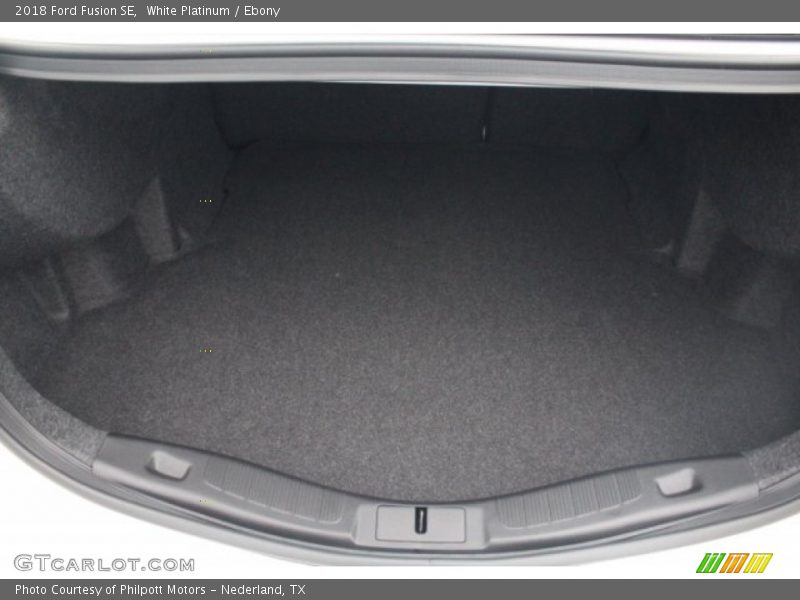 White Platinum / Ebony 2018 Ford Fusion SE