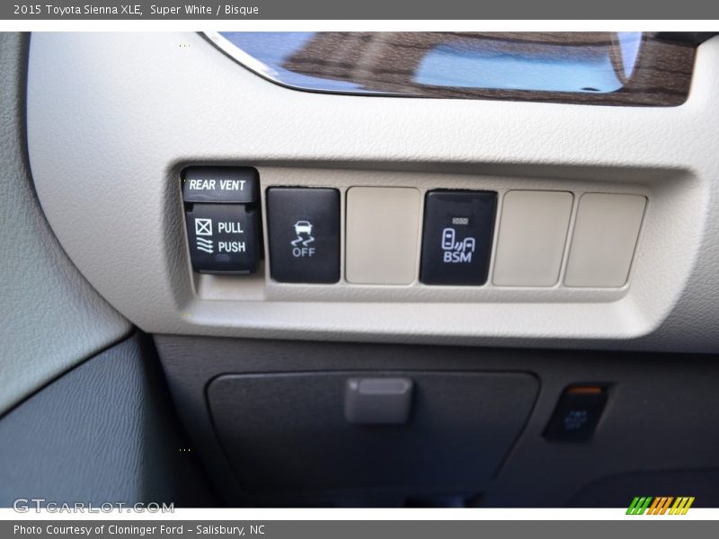 Super White / Bisque 2015 Toyota Sienna XLE