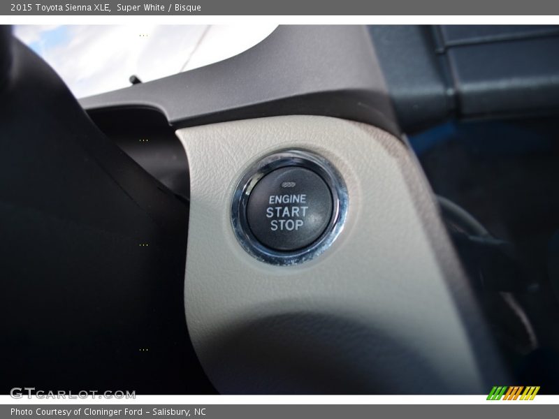 Super White / Bisque 2015 Toyota Sienna XLE