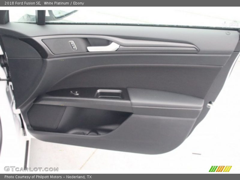 White Platinum / Ebony 2018 Ford Fusion SE
