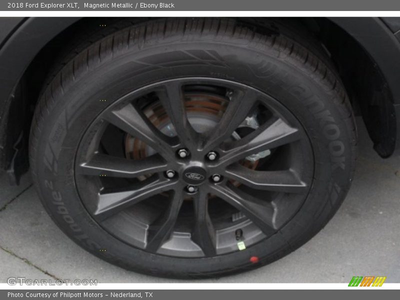 Magnetic Metallic / Ebony Black 2018 Ford Explorer XLT