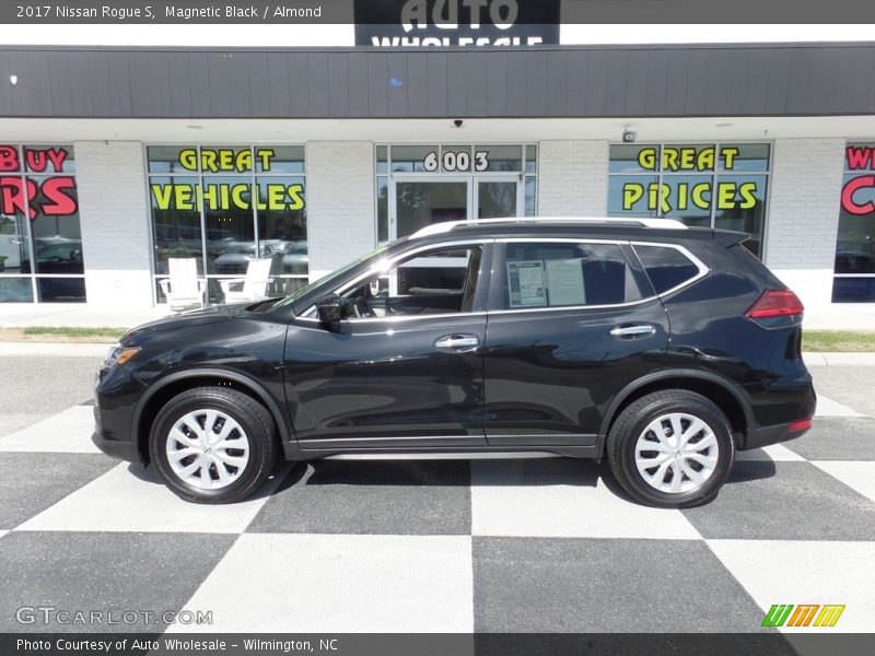 Magnetic Black / Almond 2017 Nissan Rogue S