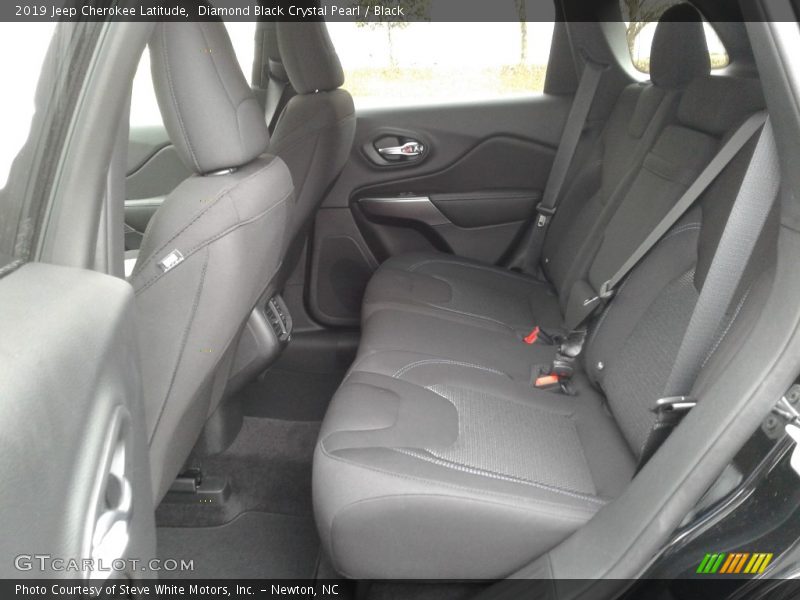 Diamond Black Crystal Pearl / Black 2019 Jeep Cherokee Latitude