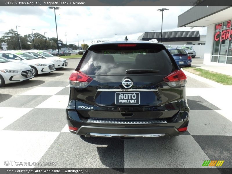 Magnetic Black / Almond 2017 Nissan Rogue S