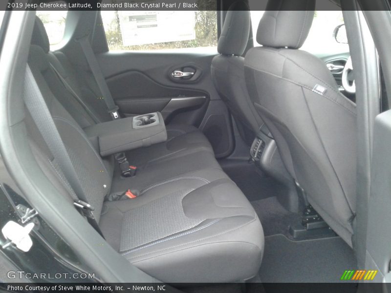 Diamond Black Crystal Pearl / Black 2019 Jeep Cherokee Latitude