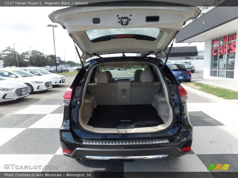 Magnetic Black / Almond 2017 Nissan Rogue S