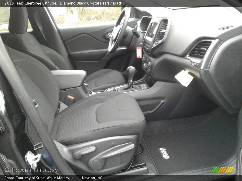 Diamond Black Crystal Pearl / Black 2019 Jeep Cherokee Latitude