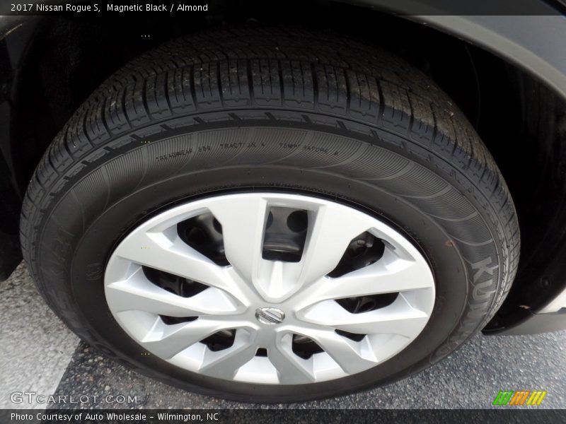 Magnetic Black / Almond 2017 Nissan Rogue S