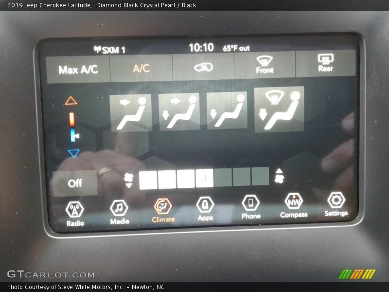 Diamond Black Crystal Pearl / Black 2019 Jeep Cherokee Latitude