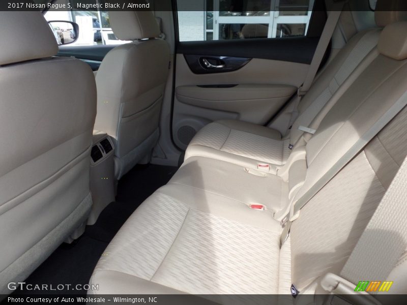 Magnetic Black / Almond 2017 Nissan Rogue S