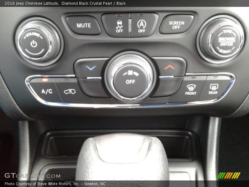 Diamond Black Crystal Pearl / Black 2019 Jeep Cherokee Latitude